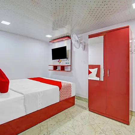 Hotel O Happiness Inn Near Tdi Mall